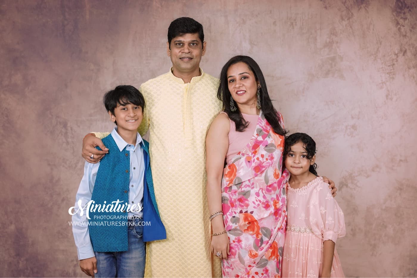 Family Portraits photography session by Miniatures, Bangkok — 1
