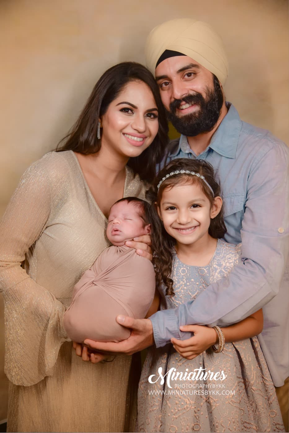 Family Portraits photography session by Miniatures, Bangkok — 16