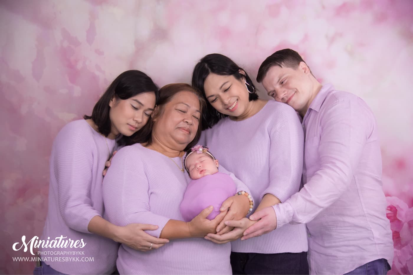 Family Portraits photography session by Miniatures, Bangkok — 19