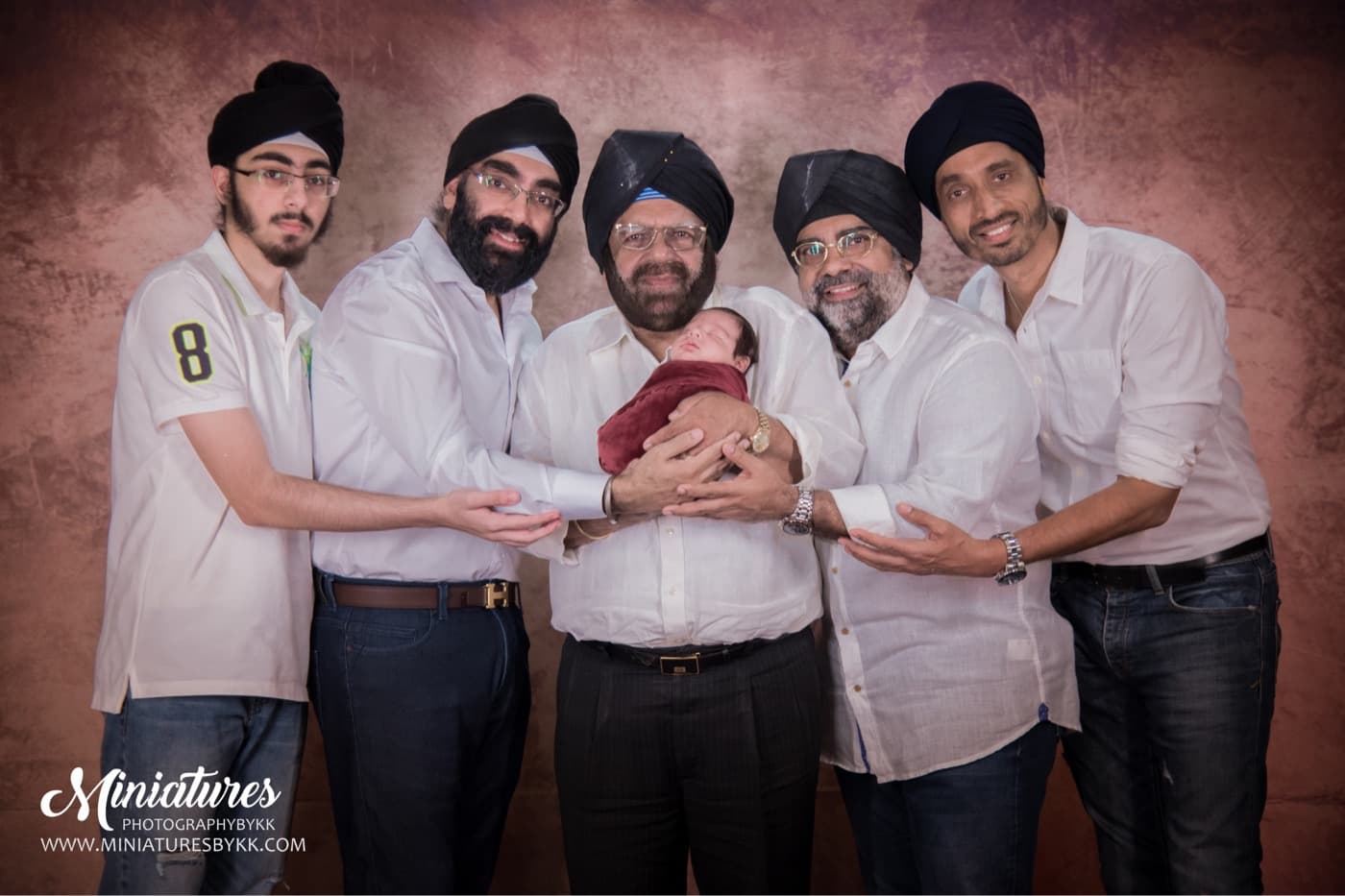 Family Portraits photography session by Miniatures, Bangkok — 3