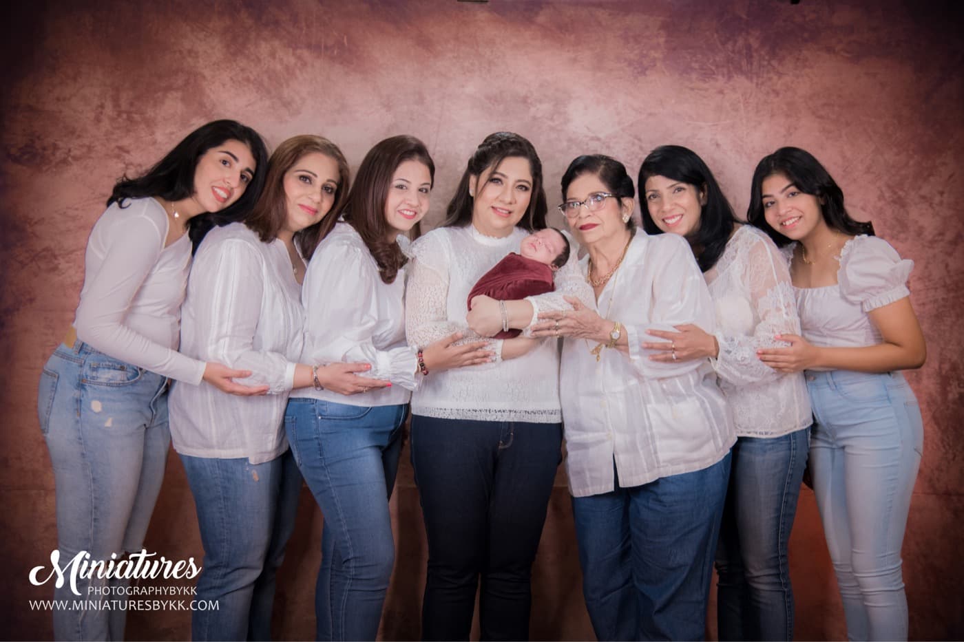 Family Portraits photography session by Miniatures, Bangkok — 5