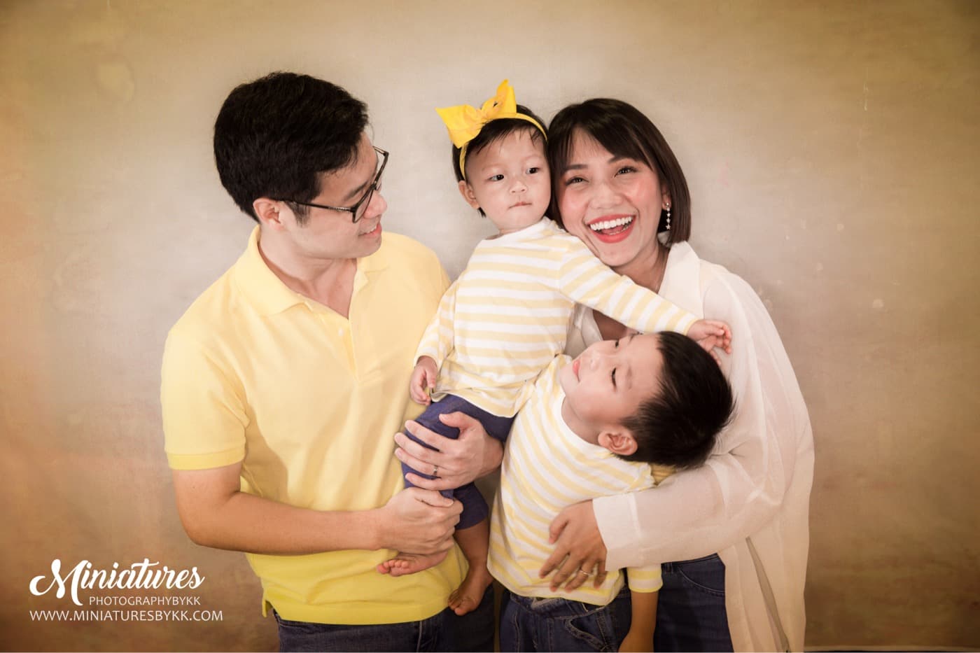 Family Portraits photography session by Miniatures, Bangkok — 9