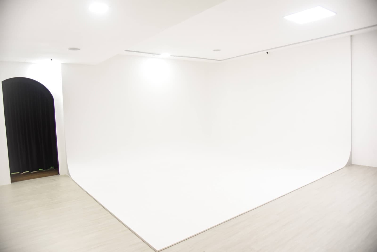 SparQ Spaces photography studio, Bangkok — 2 of 15